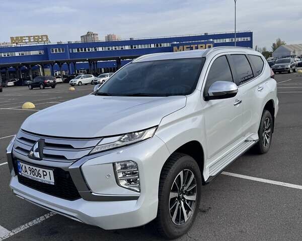 Белый Мицубиси Паджеро Спорт, объемом двигателя 2.44 л и пробегом 21 тыс. км за 32000 $, фото 3 на Automoto.ua
