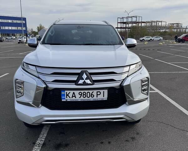 Белый Мицубиси Паджеро Спорт, объемом двигателя 2.44 л и пробегом 21 тыс. км за 32000 $, фото 5 на Automoto.ua