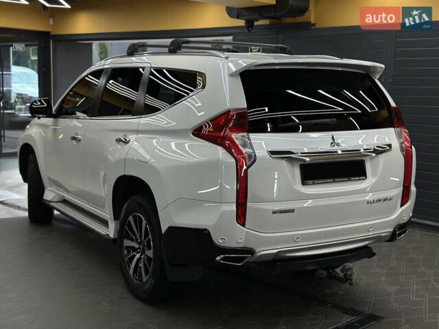 Білий Міцубісі Паджеро Спорт, об'ємом двигуна 2.44 л та пробігом 168 тис. км за 28999 $, фото 5 на Automoto.ua