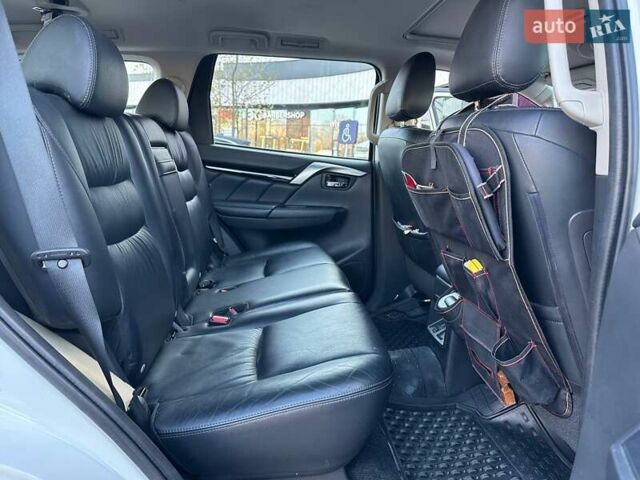 Белый Мицубиси Паджеро Спорт, объемом двигателя 3 л и пробегом 48 тыс. км за 31990 $, фото 10 на Automoto.ua