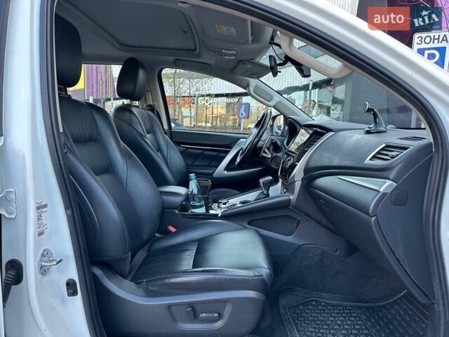 Белый Мицубиси Паджеро Спорт, объемом двигателя 3 л и пробегом 48 тыс. км за 31990 $, фото 11 на Automoto.ua