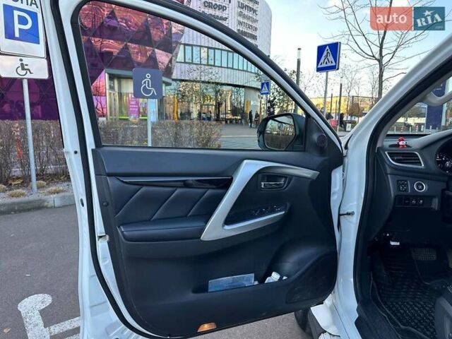 Белый Мицубиси Паджеро Спорт, объемом двигателя 3 л и пробегом 48 тыс. км за 31990 $, фото 7 на Automoto.ua