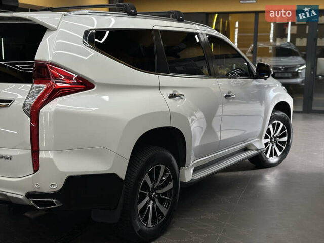 Білий Міцубісі Паджеро Спорт, об'ємом двигуна 2.44 л та пробігом 168 тис. км за 28999 $, фото 6 на Automoto.ua