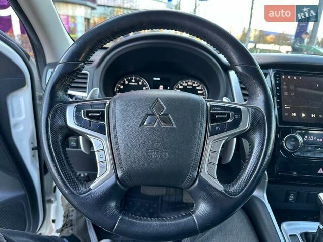 Белый Мицубиси Паджеро Спорт, объемом двигателя 3 л и пробегом 48 тыс. км за 31990 $, фото 16 на Automoto.ua