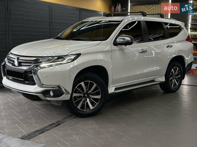 Білий Міцубісі Паджеро Спорт, об'ємом двигуна 2.44 л та пробігом 168 тис. км за 28999 $, фото 2 на Automoto.ua