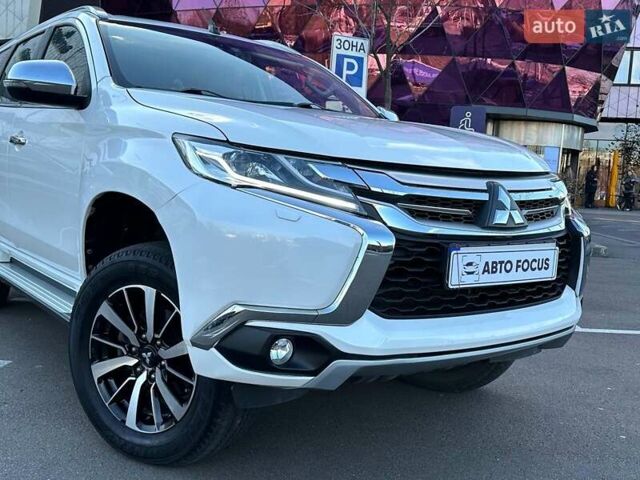 Белый Мицубиси Паджеро Спорт, объемом двигателя 3 л и пробегом 48 тыс. км за 31990 $, фото 1 на Automoto.ua