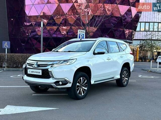 Белый Мицубиси Паджеро Спорт, объемом двигателя 3 л и пробегом 48 тыс. км за 31990 $, фото 3 на Automoto.ua