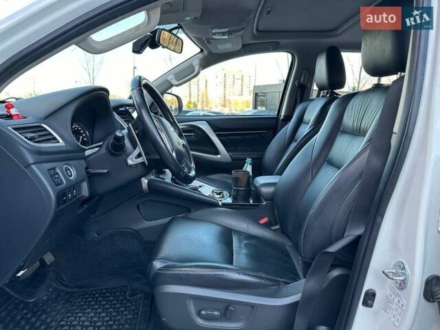 Белый Мицубиси Паджеро Спорт, объемом двигателя 3 л и пробегом 48 тыс. км за 31990 $, фото 8 на Automoto.ua