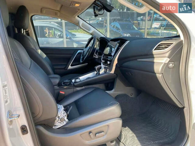 Белый Мицубиси Паджеро Спорт, объемом двигателя 2.5 л и пробегом 7 тыс. км за 49400 $, фото 24 на Automoto.ua