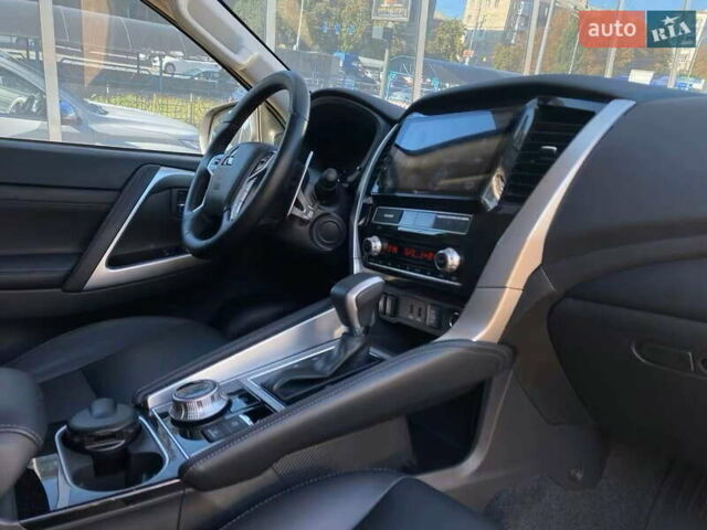 Белый Мицубиси Паджеро Спорт, объемом двигателя 2.5 л и пробегом 7 тыс. км за 49400 $, фото 26 на Automoto.ua