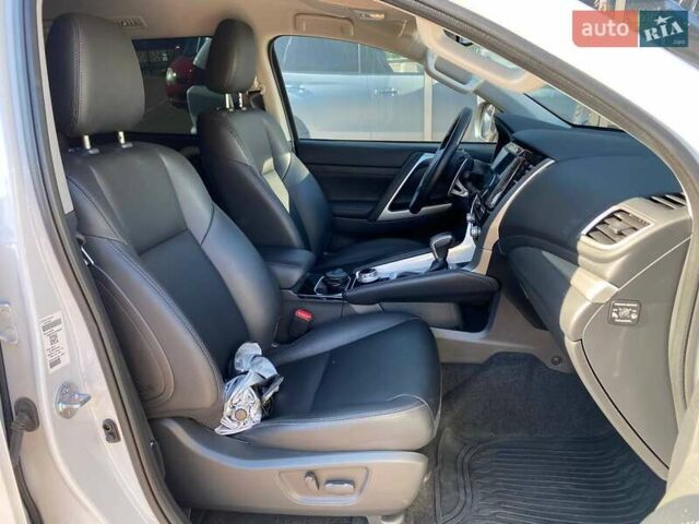 Білий Міцубісі Паджеро Спорт, об'ємом двигуна 2.44 л та пробігом 7 тис. км за 51900 $, фото 19 на Automoto.ua