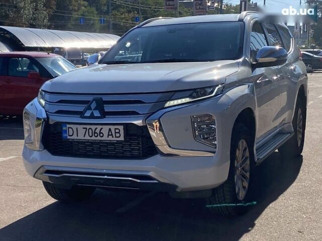 Білий Міцубісі Паджеро Спорт, об'ємом двигуна 2.4 л та пробігом 7 тис. км за 51900 $, фото 1 на Automoto.ua