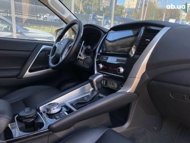 Білий Міцубісі Паджеро Спорт, об'ємом двигуна 2.4 л та пробігом 7 тис. км за 51900 $, фото 10 на Automoto.ua