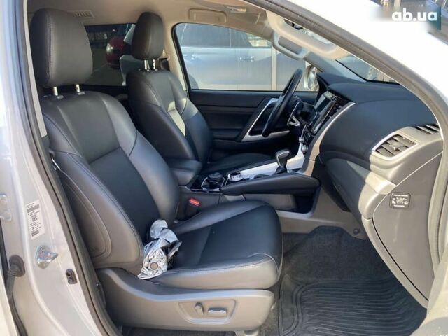 Білий Міцубісі Паджеро Спорт, об'ємом двигуна 2.4 л та пробігом 7 тис. км за 51900 $, фото 8 на Automoto.ua