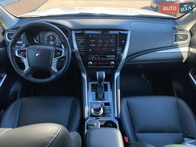 Білий Міцубісі Паджеро Спорт, об'ємом двигуна 2.44 л та пробігом 7 тис. км за 51900 $, фото 16 на Automoto.ua