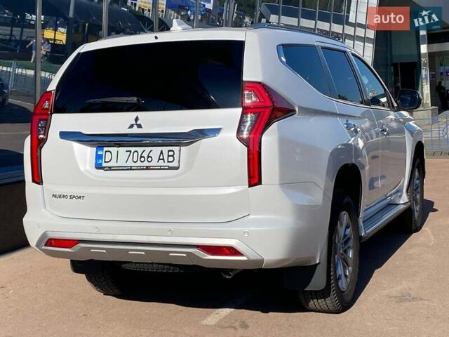 Білий Міцубісі Паджеро Спорт, об'ємом двигуна 2.44 л та пробігом 7 тис. км за 51900 $, фото 2 на Automoto.ua