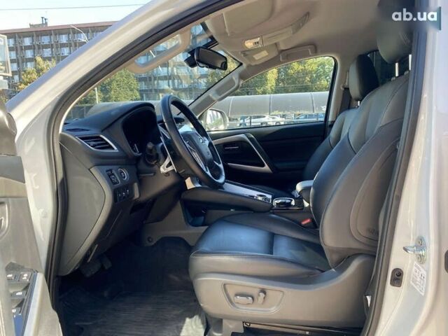 Білий Міцубісі Паджеро Спорт, об'ємом двигуна 2.4 л та пробігом 7 тис. км за 51900 $, фото 11 на Automoto.ua