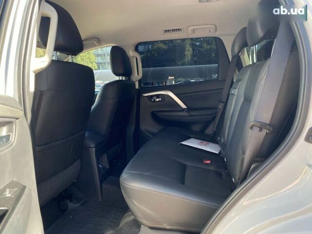 Білий Міцубісі Паджеро Спорт, об'ємом двигуна 2.4 л та пробігом 7 тис. км за 51900 $, фото 12 на Automoto.ua