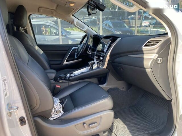 Білий Міцубісі Паджеро Спорт, об'ємом двигуна 2.4 л та пробігом 7 тис. км за 51900 $, фото 7 на Automoto.ua