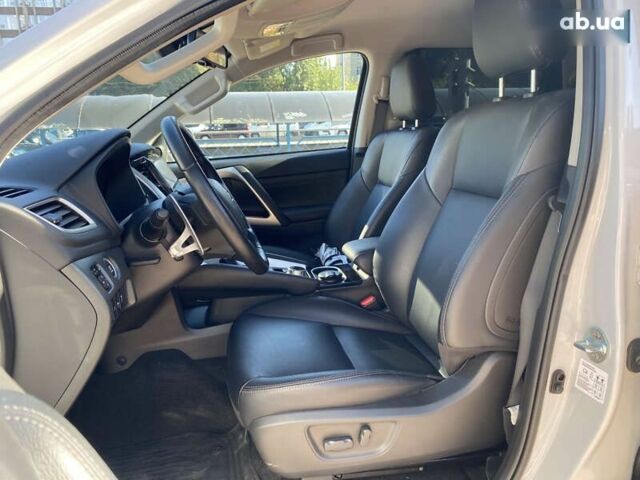 Білий Міцубісі Паджеро Спорт, об'ємом двигуна 2.4 л та пробігом 7 тис. км за 51900 $, фото 9 на Automoto.ua