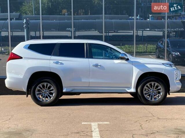 Білий Міцубісі Паджеро Спорт, об'ємом двигуна 2.44 л та пробігом 7 тис. км за 51900 $, фото 1 на Automoto.ua