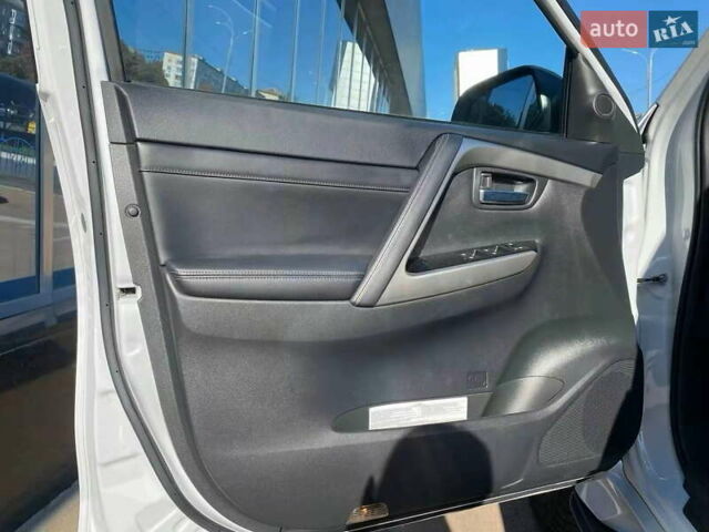 Белый Мицубиси Паджеро Спорт, объемом двигателя 2.5 л и пробегом 7 тыс. км за 49400 $, фото 15 на Automoto.ua