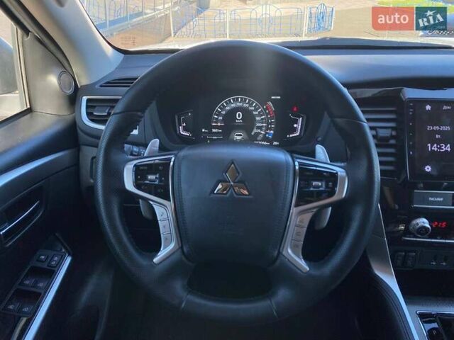 Білий Міцубісі Паджеро Спорт, об'ємом двигуна 2.44 л та пробігом 7 тис. км за 51900 $, фото 17 на Automoto.ua