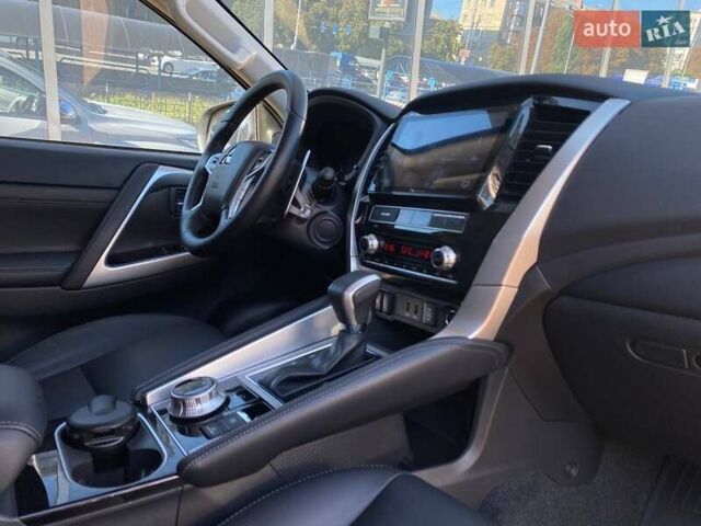 Білий Міцубісі Паджеро Спорт, об'ємом двигуна 2.44 л та пробігом 7 тис. км за 51900 $, фото 20 на Automoto.ua