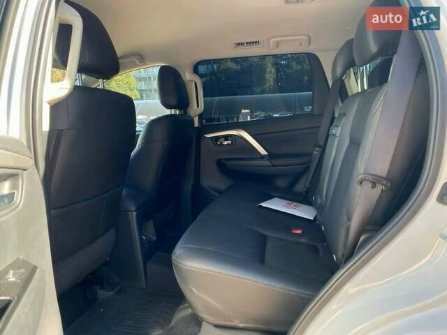 Белый Мицубиси Паджеро Спорт, объемом двигателя 2.5 л и пробегом 7 тыс. км за 49400 $, фото 18 на Automoto.ua