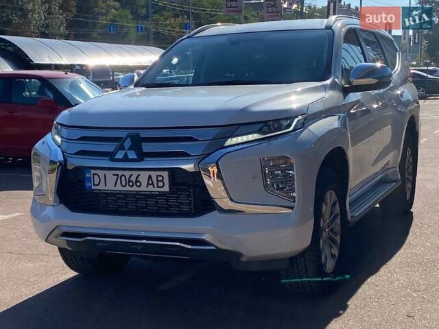 Білий Міцубісі Паджеро Спорт, об'ємом двигуна 2.44 л та пробігом 7 тис. км за 51900 $, фото 5 на Automoto.ua