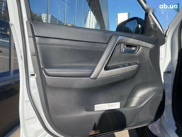 Білий Міцубісі Паджеро Спорт, об'ємом двигуна 2.4 л та пробігом 7 тис. км за 51900 $, фото 18 на Automoto.ua