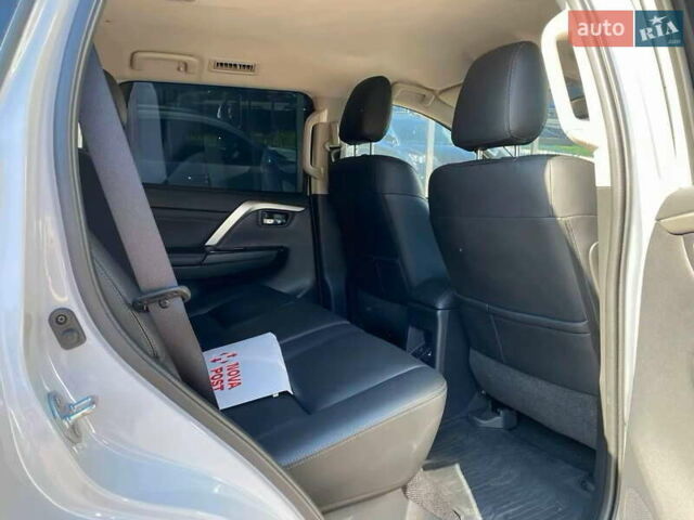 Белый Мицубиси Паджеро Спорт, объемом двигателя 2.5 л и пробегом 7 тыс. км за 49400 $, фото 23 на Automoto.ua