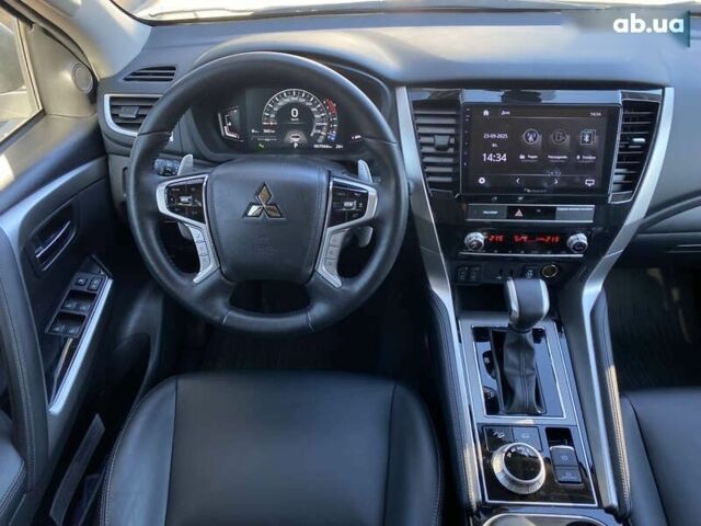 Білий Міцубісі Паджеро Спорт, об'ємом двигуна 2.4 л та пробігом 7 тис. км за 51900 $, фото 16 на Automoto.ua