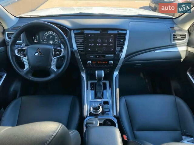 Белый Мицубиси Паджеро Спорт, объемом двигателя 2.5 л и пробегом 7 тыс. км за 49400 $, фото 20 на Automoto.ua