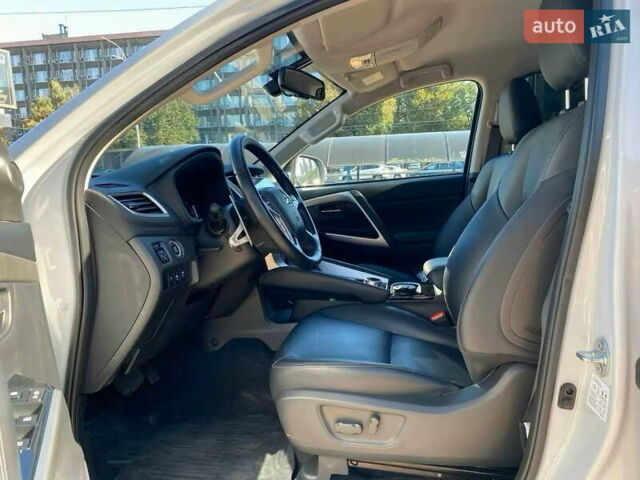 Белый Мицубиси Паджеро Спорт, объемом двигателя 2.5 л и пробегом 7 тыс. км за 49400 $, фото 14 на Automoto.ua