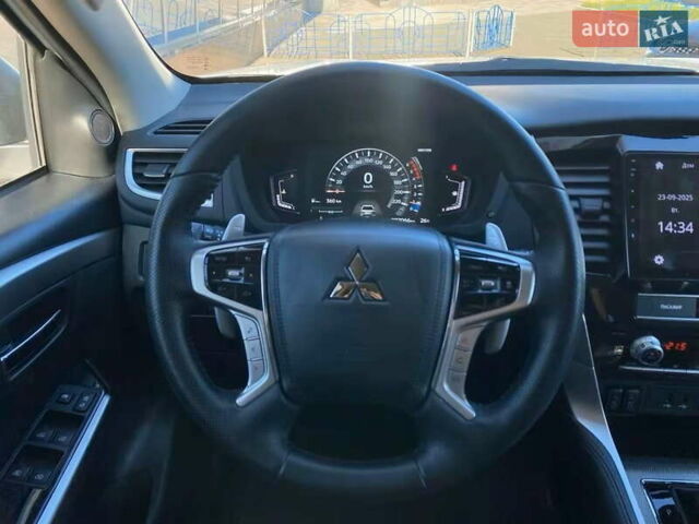 Белый Мицубиси Паджеро Спорт, объемом двигателя 2.5 л и пробегом 7 тыс. км за 49400 $, фото 22 на Automoto.ua