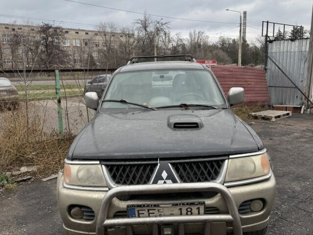 Бежевый Мицубиси Паджеро Спорт, объемом двигателя 2.8 л и пробегом 200 тыс. км за 2472 $, фото 2 на Automoto.ua