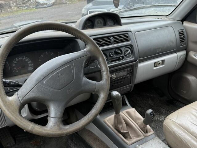 Бежевый Мицубиси Паджеро Спорт, объемом двигателя 2.8 л и пробегом 200 тыс. км за 2472 $, фото 4 на Automoto.ua