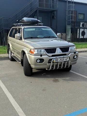 Бежевий Міцубісі Паджеро Спорт, об'ємом двигуна 3 л та пробігом 181 тис. км за 9400 $, фото 8 на Automoto.ua