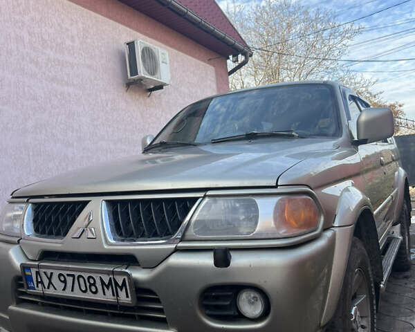 Бежевий Міцубісі Паджеро Спорт, об'ємом двигуна 3 л та пробігом 270 тис. км за 8300 $, фото 16 на Automoto.ua