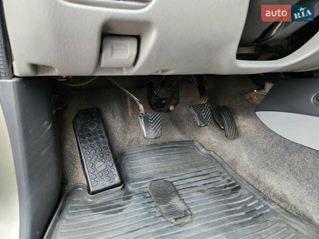 Бежевий Міцубісі Паджеро Спорт, об'ємом двигуна 2.5 л та пробігом 143 тис. км за 10800 $, фото 3 на Automoto.ua