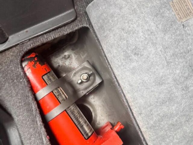 Бежевий Міцубісі Паджеро Спорт, об'ємом двигуна 2.5 л та пробігом 180 тис. км за 13000 $, фото 9 на Automoto.ua