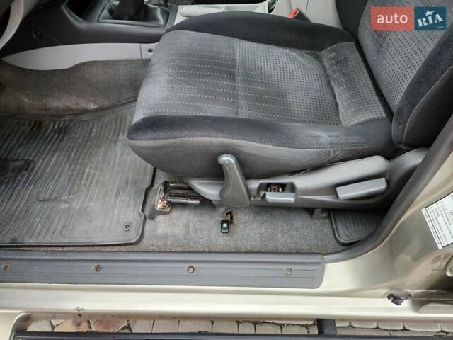 Бежевий Міцубісі Паджеро Спорт, об'ємом двигуна 2.5 л та пробігом 143 тис. км за 10800 $, фото 5 на Automoto.ua