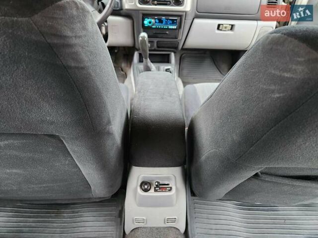Бежевий Міцубісі Паджеро Спорт, об'ємом двигуна 2.5 л та пробігом 143 тис. км за 10800 $, фото 16 на Automoto.ua