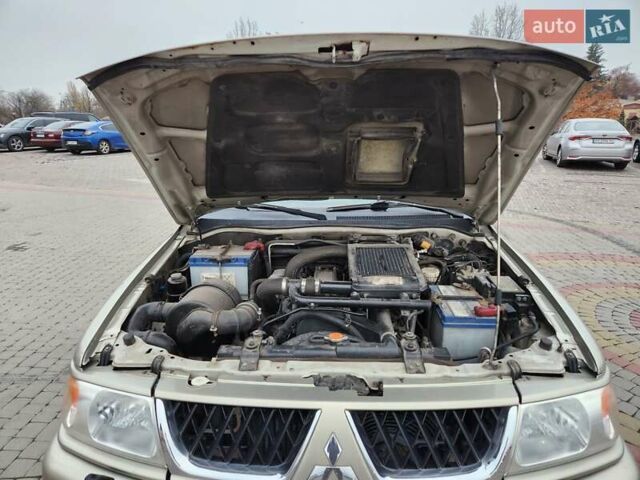 Бежевий Міцубісі Паджеро Спорт, об'ємом двигуна 2.5 л та пробігом 143 тис. км за 10800 $, фото 28 на Automoto.ua