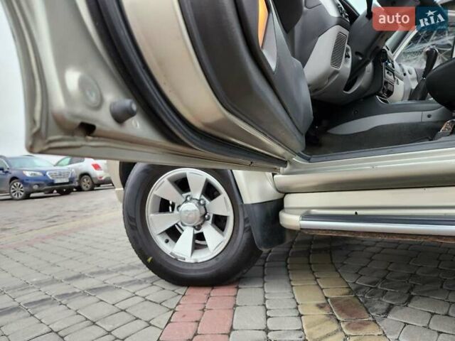 Бежевий Міцубісі Паджеро Спорт, об'ємом двигуна 2.5 л та пробігом 143 тис. км за 10800 $, фото 17 на Automoto.ua