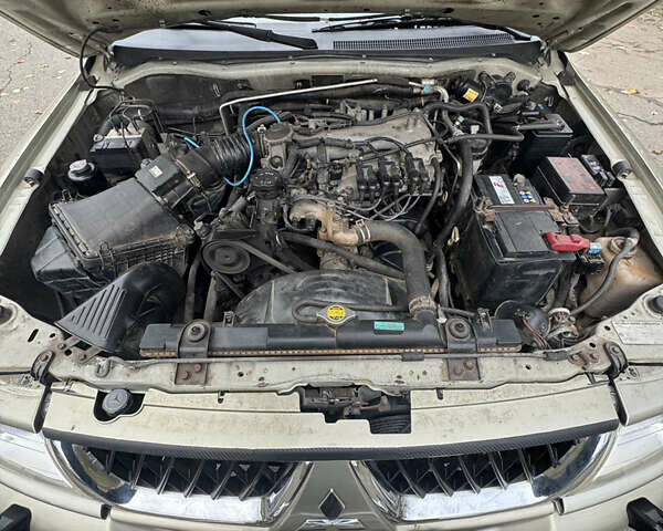 Бежевый Мицубиси Паджеро Спорт, объемом двигателя 3 л и пробегом 220 тыс. км за 8800 $, фото 17 на Automoto.ua