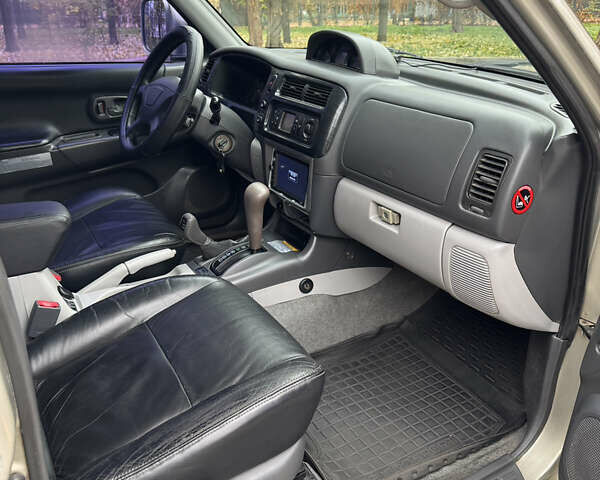 Бежевый Мицубиси Паджеро Спорт, объемом двигателя 3 л и пробегом 220 тыс. км за 8800 $, фото 12 на Automoto.ua