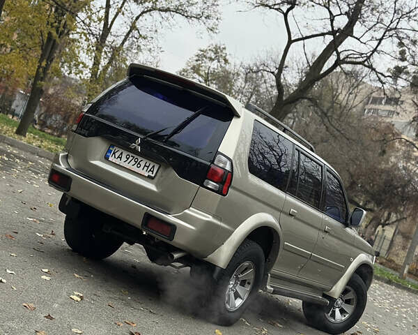 Бежевый Мицубиси Паджеро Спорт, объемом двигателя 3 л и пробегом 220 тыс. км за 8800 $, фото 4 на Automoto.ua