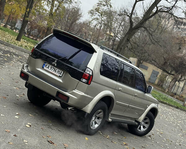 Бежевый Мицубиси Паджеро Спорт, объемом двигателя 3 л и пробегом 220 тыс. км за 8800 $, фото 3 на Automoto.ua